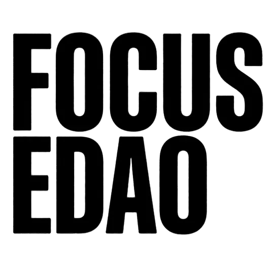 focusedao 黑白堆叠字体 logo